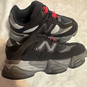 New Balance Kids Black and Silver Sneakers